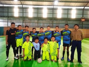 Tim Futsal SMP Muhammadiyah 4 Balen sebelum bertanding di partai final