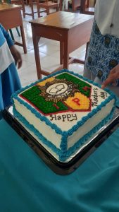 Kue special berbentuk logo IPM dalam peringatan hari guru di SMP MUH4BA
